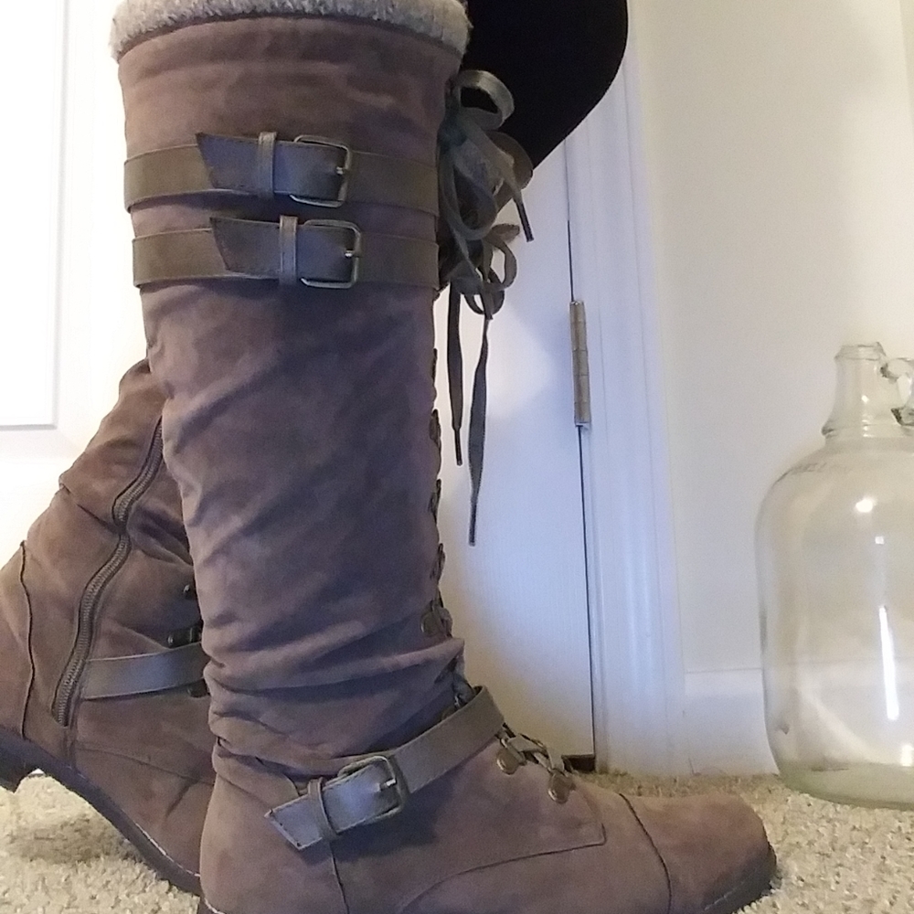 Boots - Picture 5 of 6